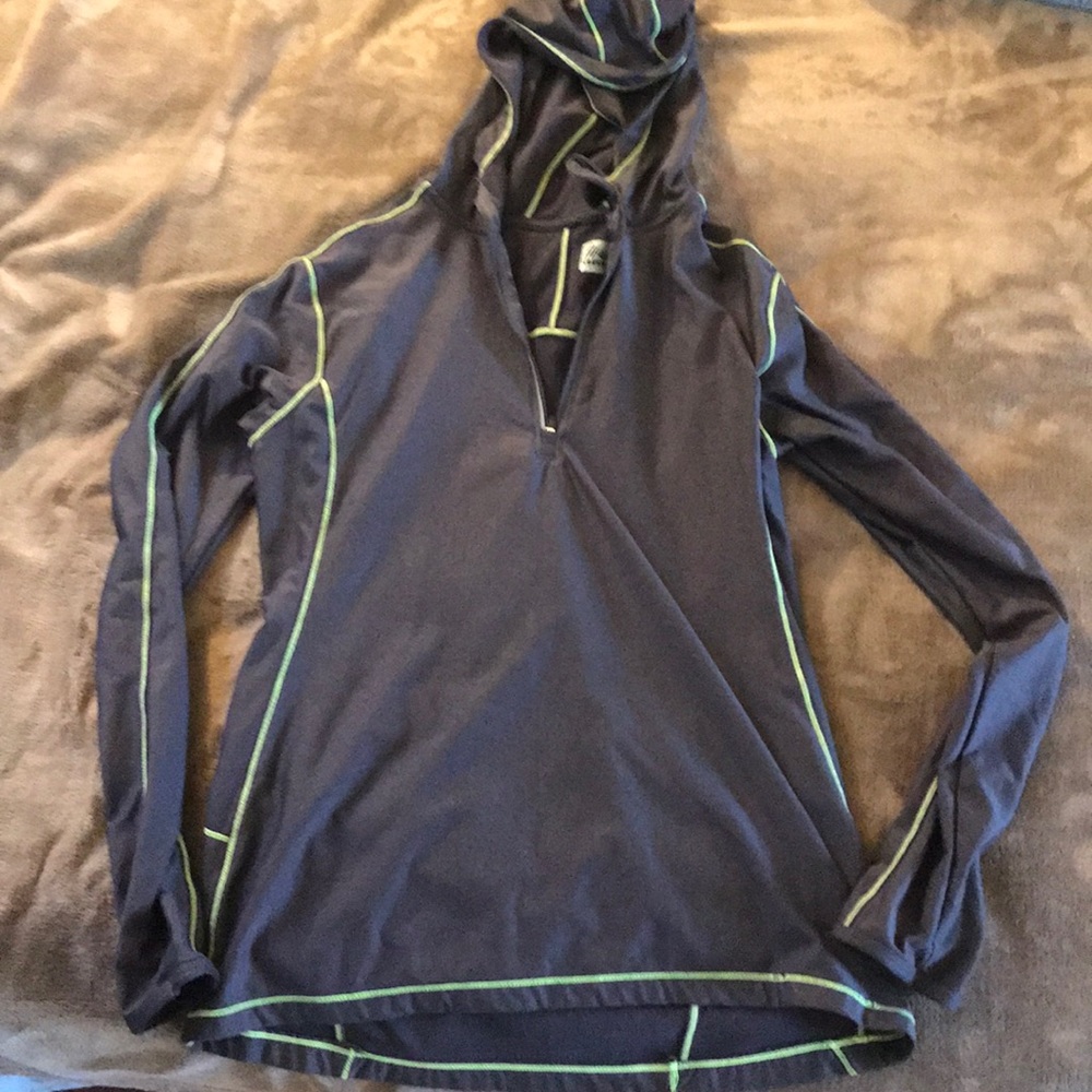 Great fleece lined base layer with thumb holes!